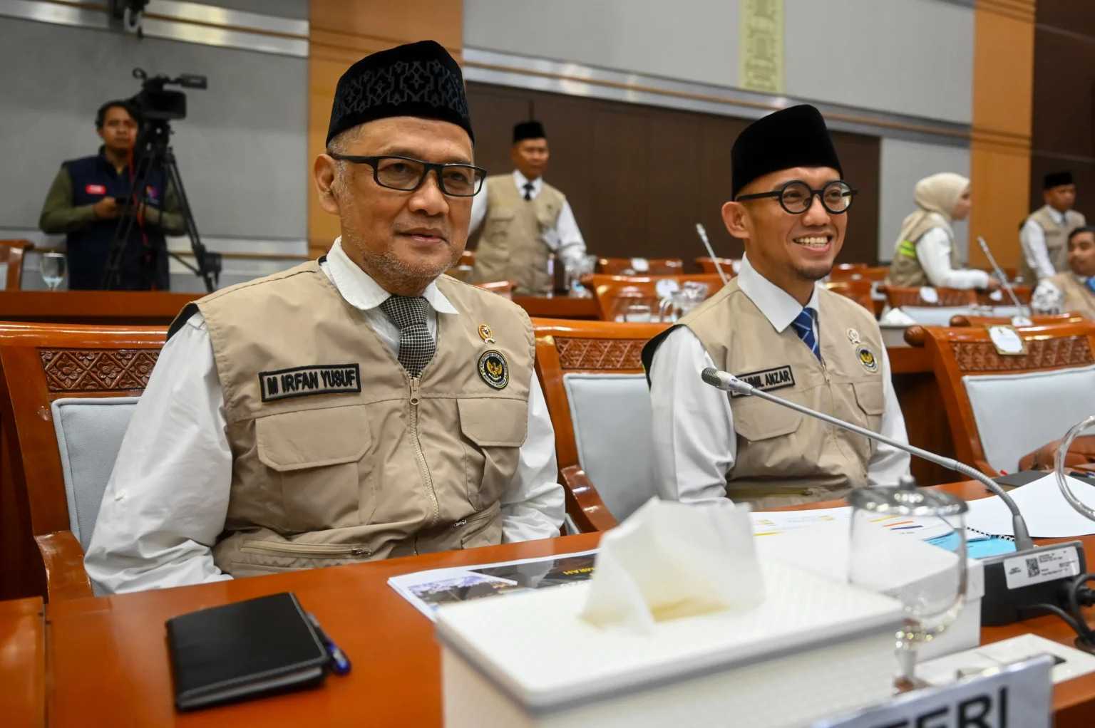 Menteri Haji dan Umrah Mochamad Irfan Yusuf (kiri) bersama Wakil Menteri Haji dan Umrah Dahnil Anzar Simanjuntak (kanan). (Sumber: Antara Foto/Rivan Awal Lingga/wsj)