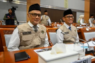 Menteri Haji dan Umrah Mochamad Irfan Yusuf (kiri) bersama Wakil Menteri Haji dan Umrah Dahnil Anzar Simanjuntak (kanan). (Sumber: Antara Foto/Rivan Awal Lingga/wsj)