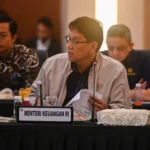 Menteri Keuangan Purbaya Yudhi Sadewa menyampaikan paparan saat mengikuti rapat koordinasi pemulihan pascabencana di Kompleks Parlemen, Senayan, Jakarta