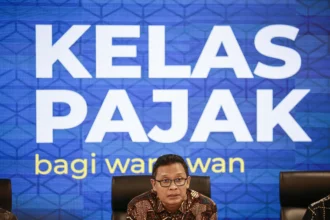 Direktur Jenderal Pajak Bimo Wijayanto menyampaikan paparan pada media briefing dan kelas pajak untuk wartawan terkait pelaporan SPT Tahunan melalui Coretax DJP di Kantor Pusat DJP, Jakarta