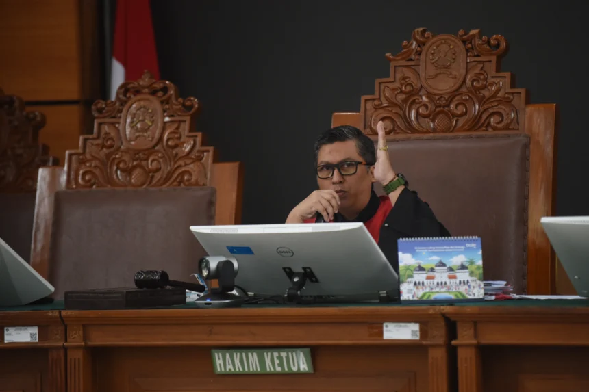 Hakim tunggal Sulistyo Muhamad Dwi Putro memimpin jalannya sidang praperadilan atas penetapan tersangka Yaqut Cholil Qoumas oleh KPK dalam kasus dugaan korupsi penentuan kuota dan penyelenggaraan ibadah haji di Kementerian Agama tahun 2023-2024 di PN Jaksel.