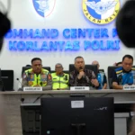 Menteri Perhubungan Dudy Purwagandhi bersama Kepala Korlantas Polri Agus Suryonugroho