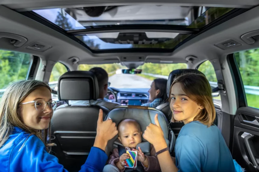 Ilustrasi membawa anak perjalanan panjag