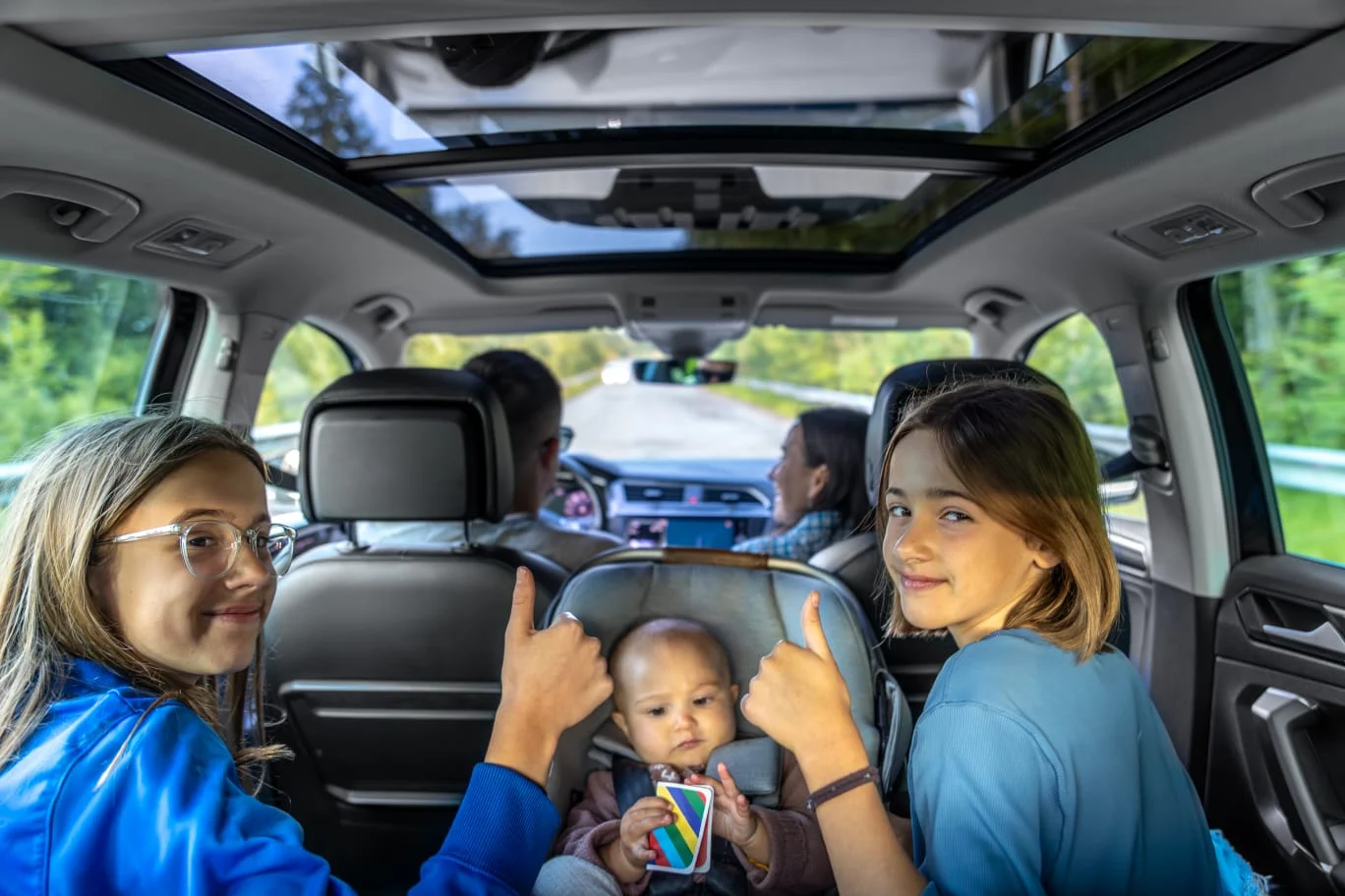 Ilustrasi membawa anak perjalanan panjag