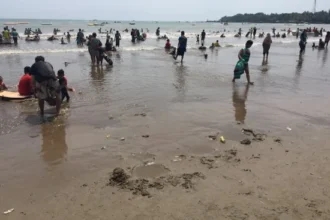 Tempat wisata Pantai Anyer yang terdapat di daerah Banten