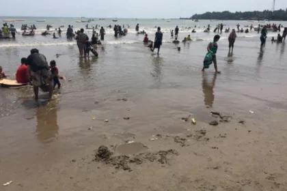 Tempat wisata Pantai Anyer yang terdapat di daerah Banten