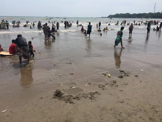 Tempat wisata Pantai Anyer yang terdapat di daerah Banten