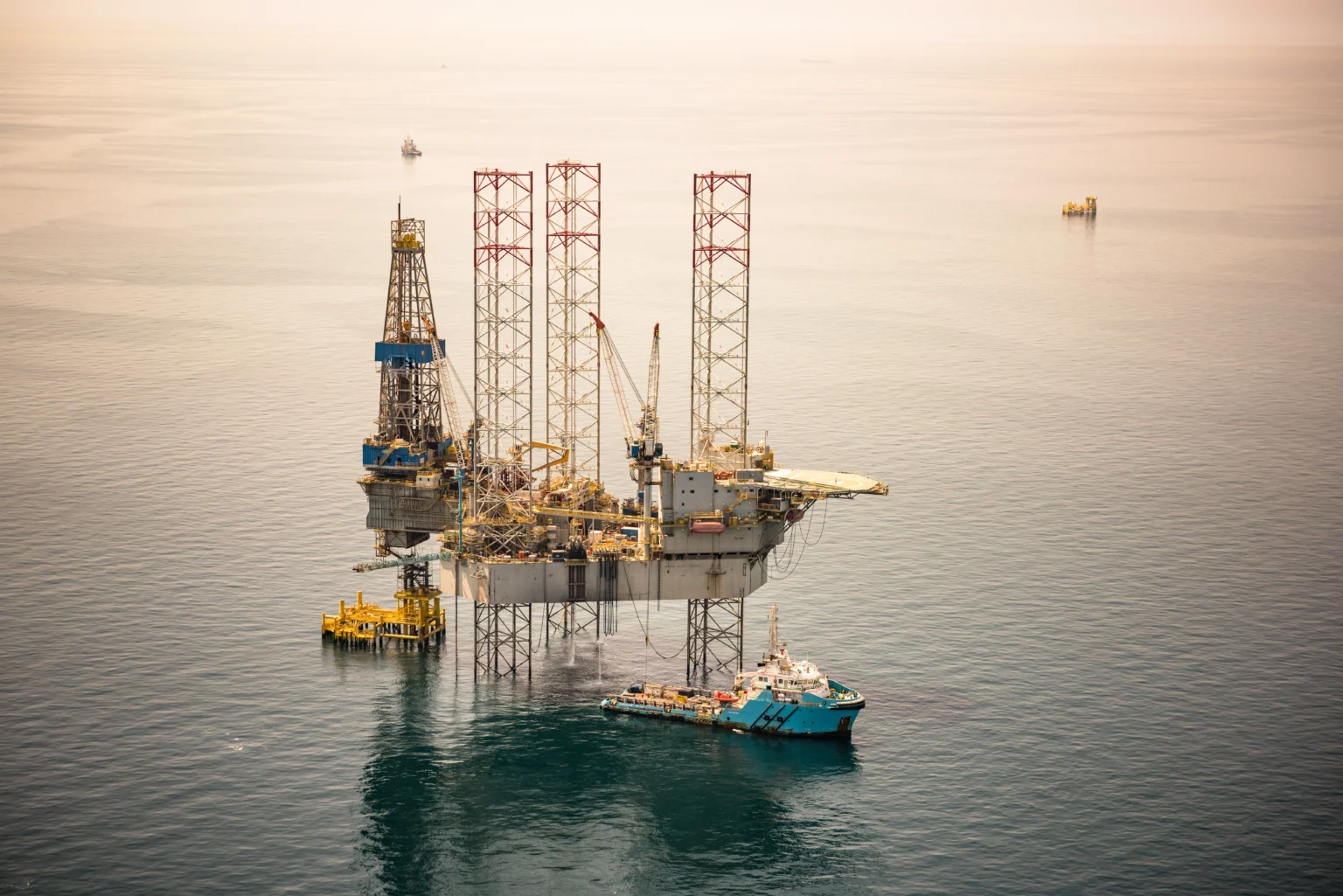 Pengeboran Minyak Lepas Pantai Hasbah terletak sekitar 150 km di timur laut Kota Industri Jubail di Teluk Arab.