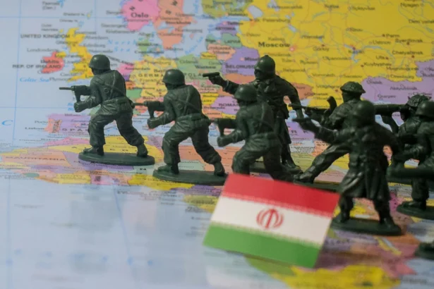 Ilustrasi perang AS-Israel vs Iran. (Sumber: Unsplash/Saifee Art)