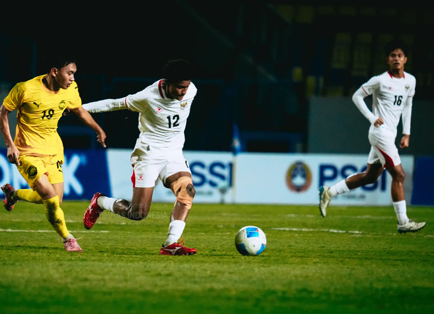Timnas Indonesia U-17 saat berlaga di Piala AFF U-17 melawan Malaysia