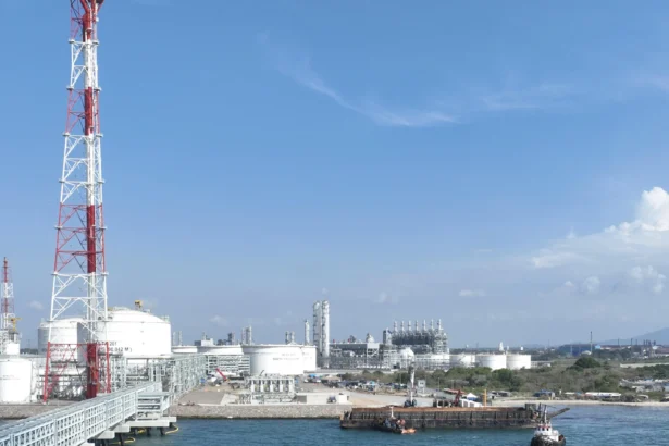 Perusahaan petrokimia Lotte Chemical Indonesia