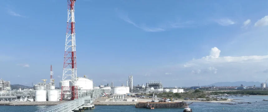 Perusahaan petrokimia Lotte Chemical Indonesia