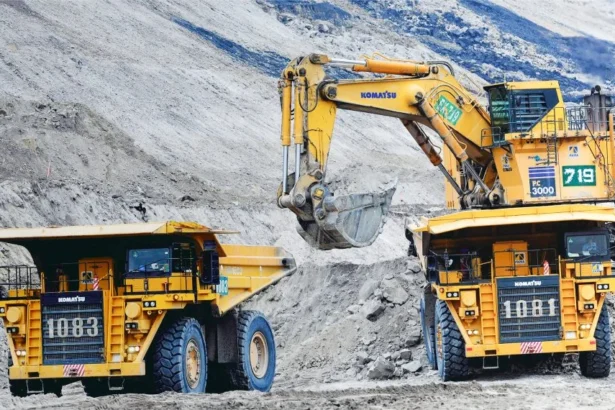 United Tractors menjalankan usaha Kontraktor Penambangan. (Sumber: Dok. UNTR)