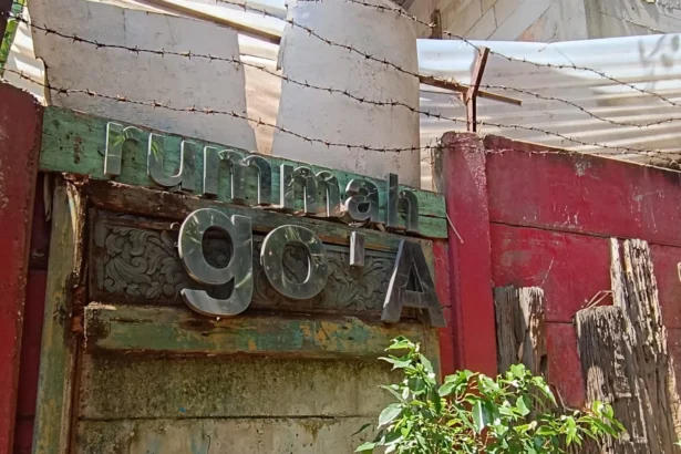 Rummah Go'A di dekat Stasiun Jurangmangu