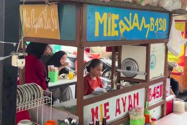 Mie ayam ibu Sri Gondangdia