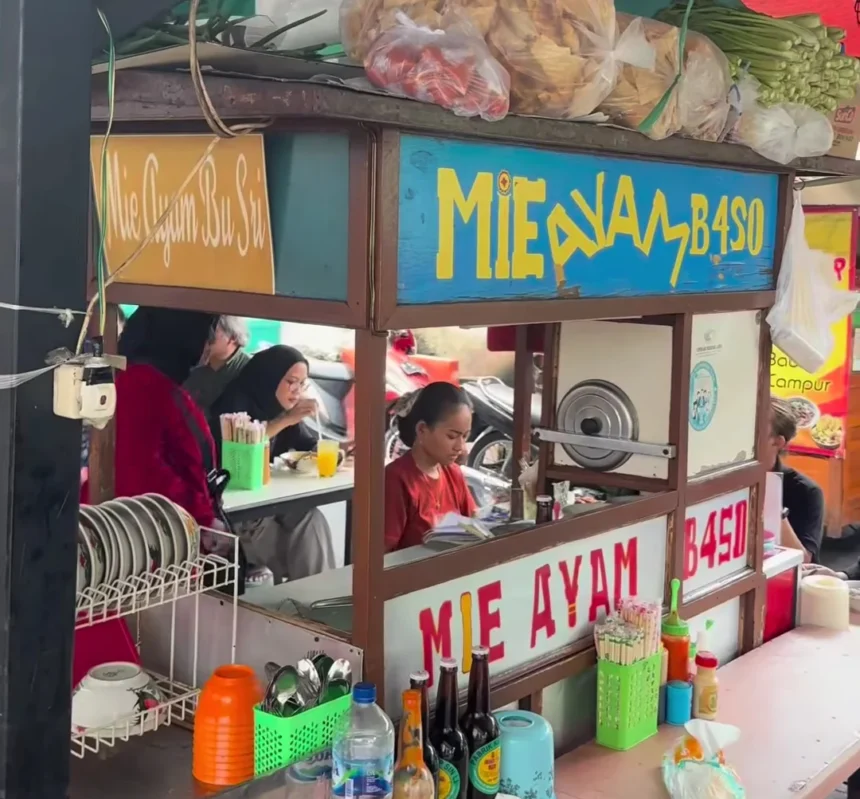 Mie ayam ibu Sri Gondangdia