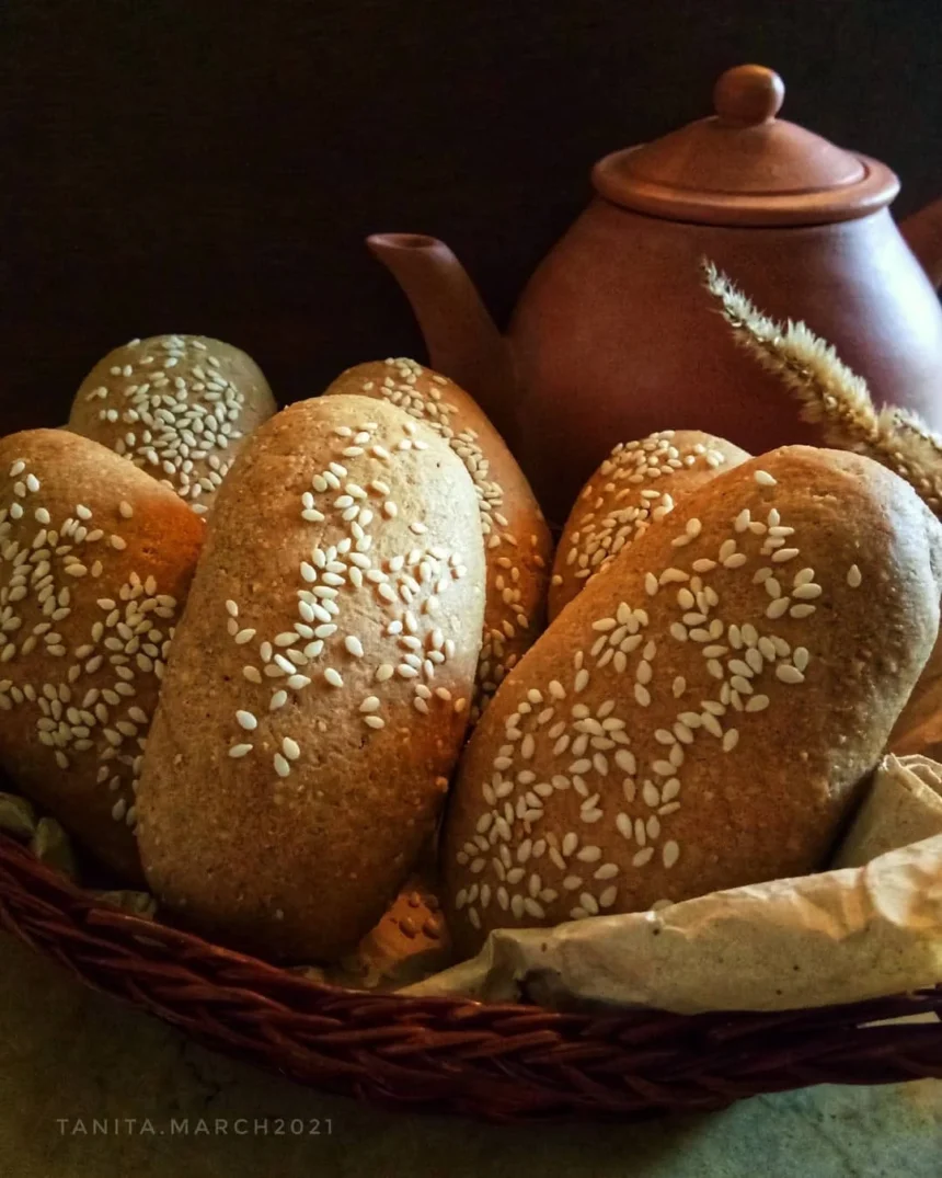 Roti Ganjel Rel Semarang