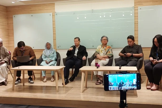 Koalisi Masyarakat Sipil Melawan Impunitas dalam konferensi pers jelang sidang putusan gugatan terhadap Menteri Kebudayaan Fadli Zon, di Jakarta, Selasa, 7 April 2026.