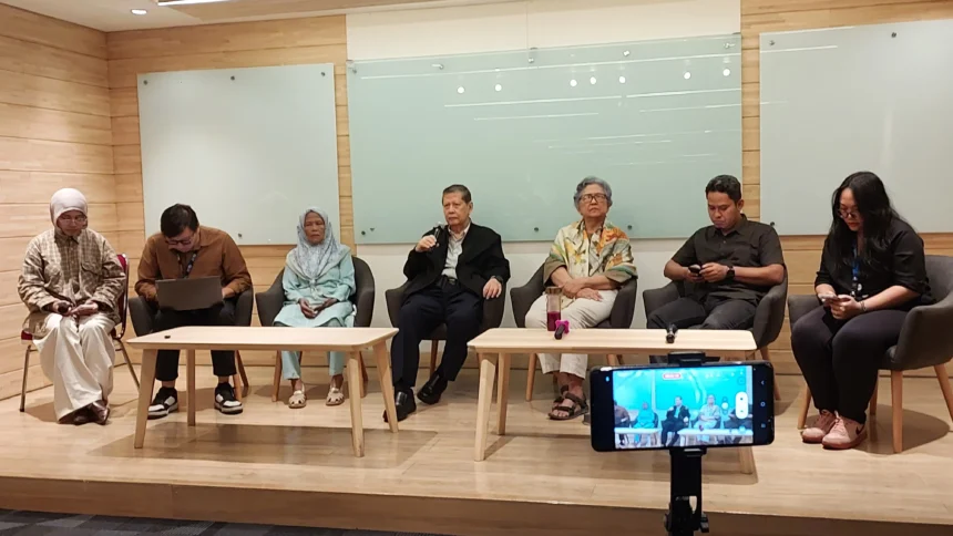 Koalisi Masyarakat Sipil Melawan Impunitas dalam konferensi pers jelang sidang putusan gugatan terhadap Menteri Kebudayaan Fadli Zon, di Jakarta, Selasa, 7 April 2026.