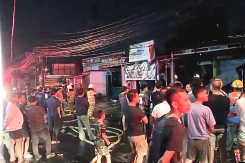 Situasi kebakaran di Pulo Gadung