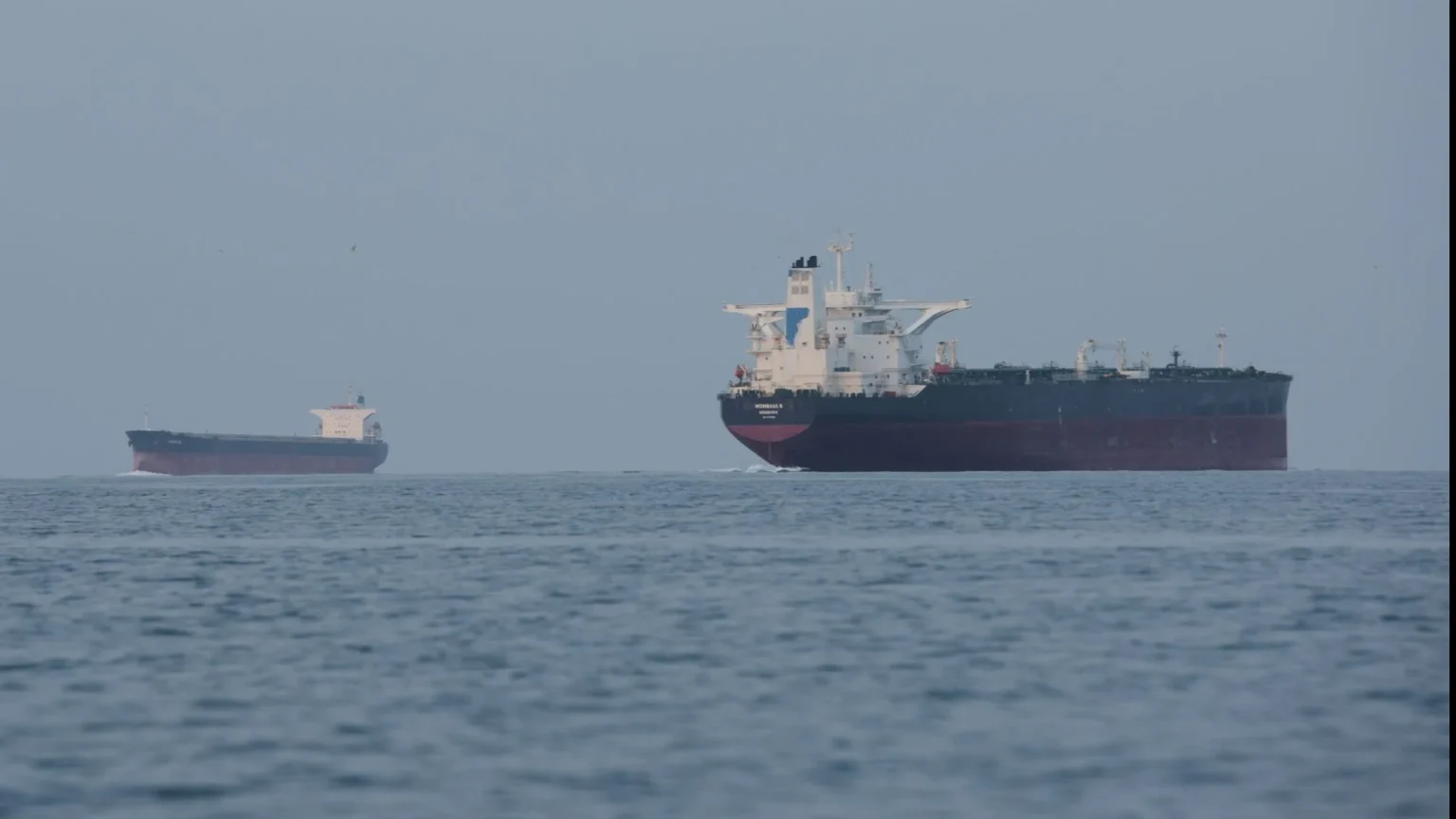 Ilustrasi Kapal Kargo Iran ditahan Militer AS. (Sumber: X/@ChinaDailyAsia)