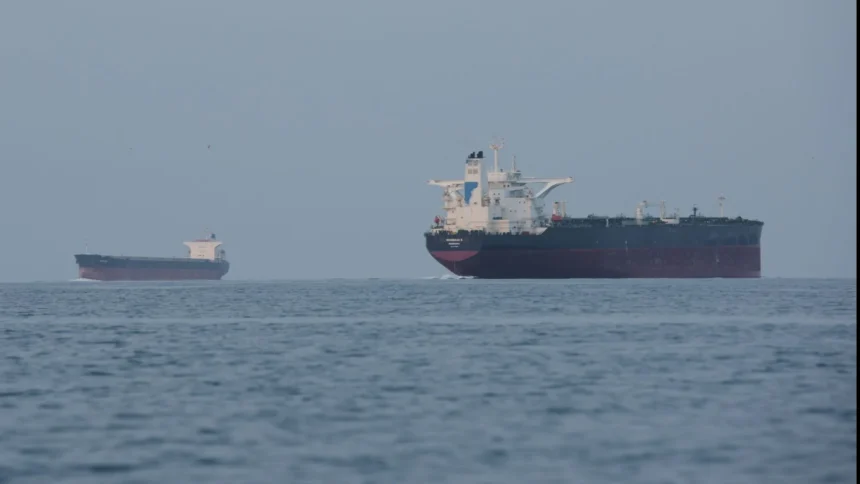 Ilustrasi Kapal Kargo Iran ditahan Militer AS. (Sumber: X/@ChinaDailyAsia)