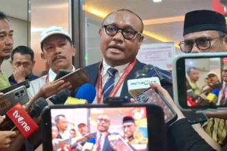 Kuasa hukum JK, Abdul Haji Talaohu melaporkan Rismon Hasiholan Sianipar dan empat akun YouTube dugaan pencemaran nama baik dan hoax ke Bareskrim Polri. (Sumber: Owrite/Rahmat Baihaqi)