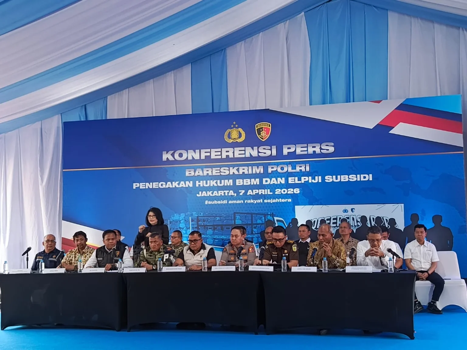 Bareskrim Mabes Polri ungkap kasus penyelewengan BBM-LPG Subsidi, uang negara alami kebocoran hingga Rp1,2 Triliun.