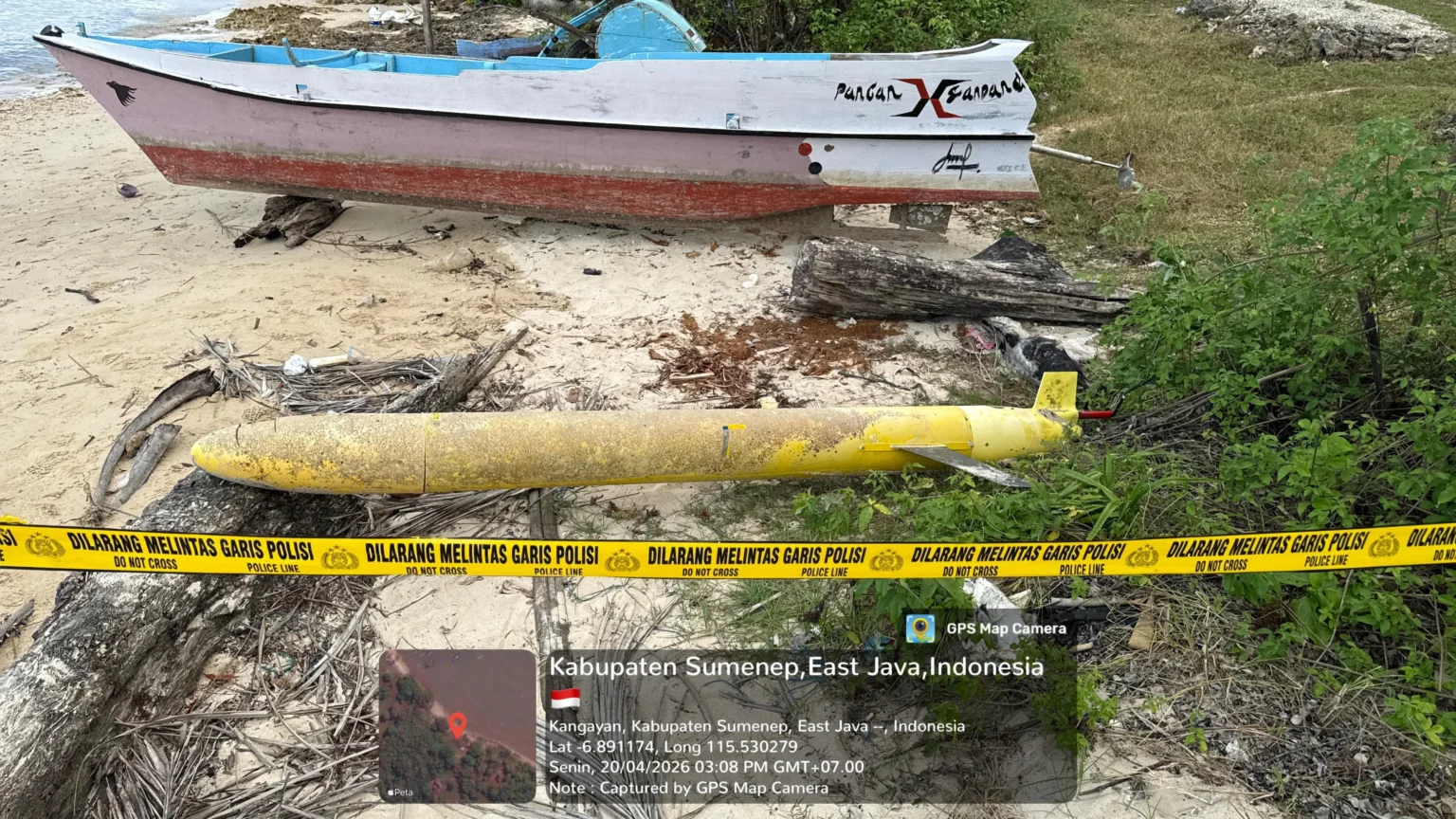 Penampakan Torpedo di bibir pantai Sumenep, Jawa Timur