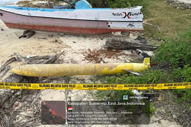 Penampakan Torpedo di bibir pantai Sumenep, Jawa Timur