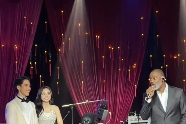 Momen Brian McKnight tampil di pernikahan Syifa Hadju dan El Rumi