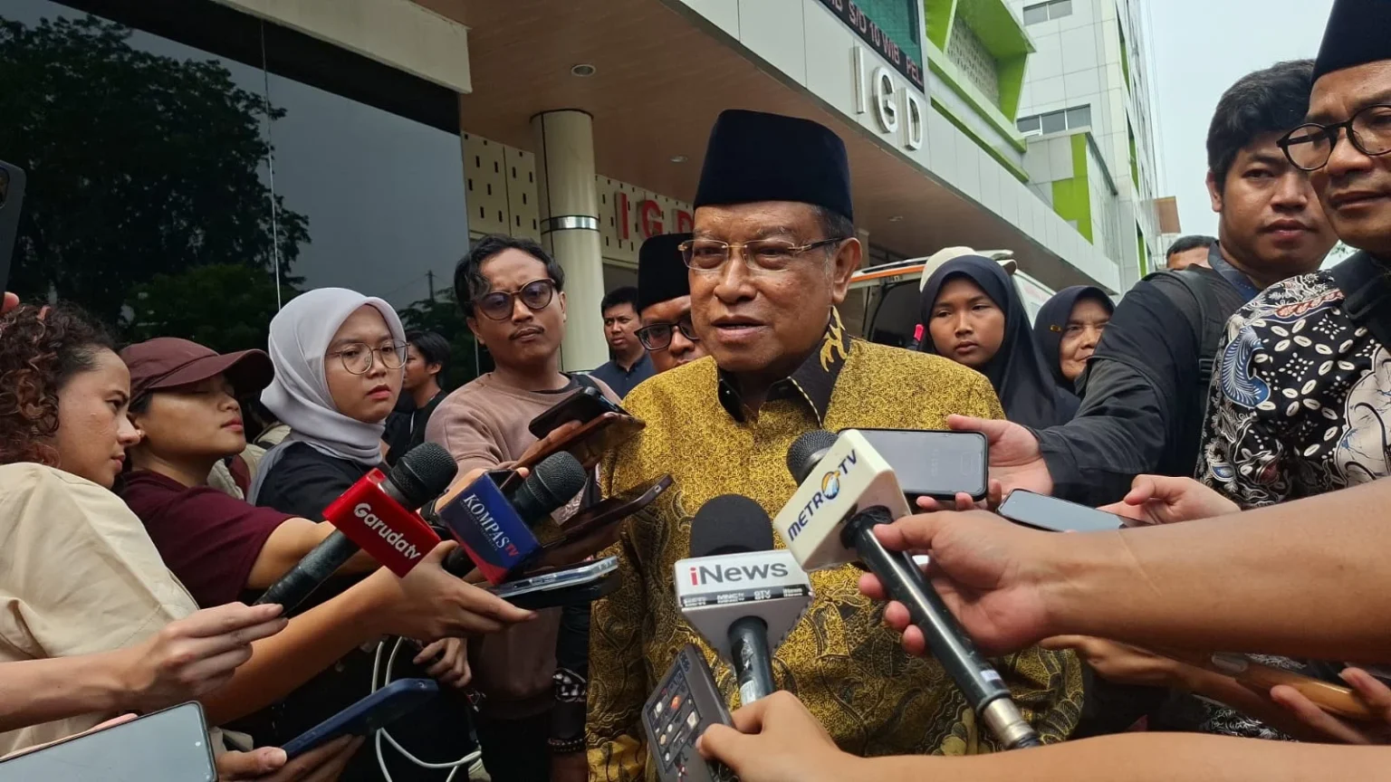 Komisaris Utama PT KAI, Said Aqil Siradj mengatakan pengadaan palang perlintasan kereta jadi tanggung jawab Pemda setempat