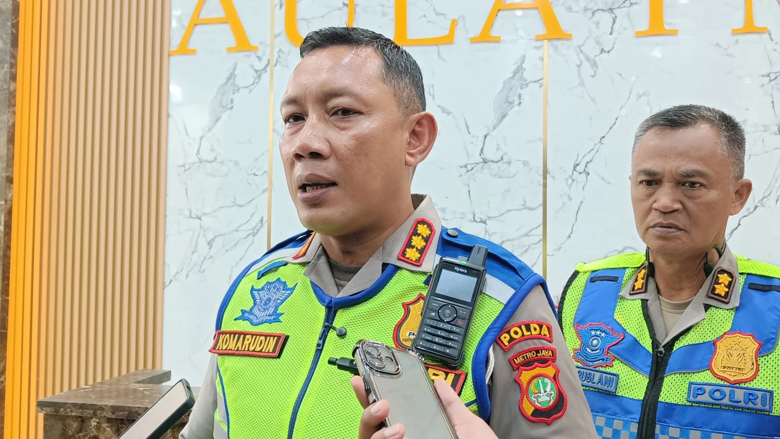 Dirlantas Polda Metro Jaya, Kombes Pol Komarudin mengatakan pihaknya mendalami 4 unsur terkait kecelakaan KRL dengan taksi listrik Green SM