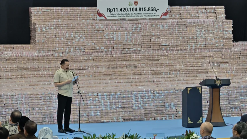 Penampakan uang Rp11,4 triliun hasil penagihan denda administratif, penguasaan lahan dikembalikan ke negara di Komplek Kejagung. (Sumber: Owrite/Rahmat Baihaqi)