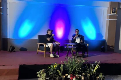 Live podcast "Pintu Belakang" saat tur empat kota stand up comedy komika Gianluigich bertajuk “Aman Ya?”, bertempat di Triizz hotel, Kota Semarang, Jawa Tengah