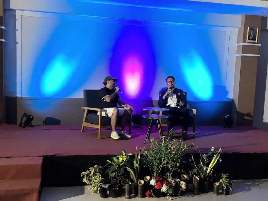Live podcast "Pintu Belakang" saat tur empat kota stand up comedy komika Gianluigich bertajuk “Aman Ya?”, bertempat di Triizz hotel, Kota Semarang, Jawa Tengah