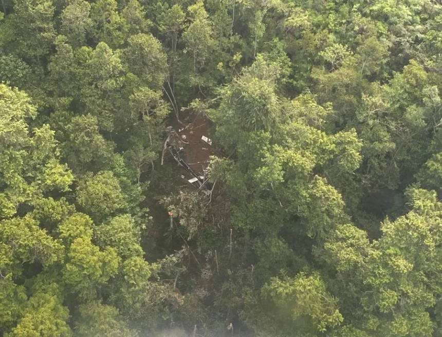 Penampakan lokasi serpihan Helikopter PK-CFX di Kabupaten Sekadau, Kalbar