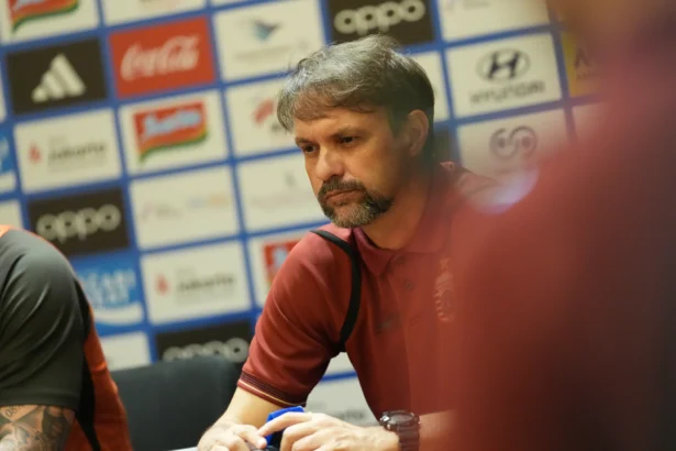 Pelatih Persija Jakarta, Mauricio Souza saat konfrensi pers jelang laga melawan Persis Solo