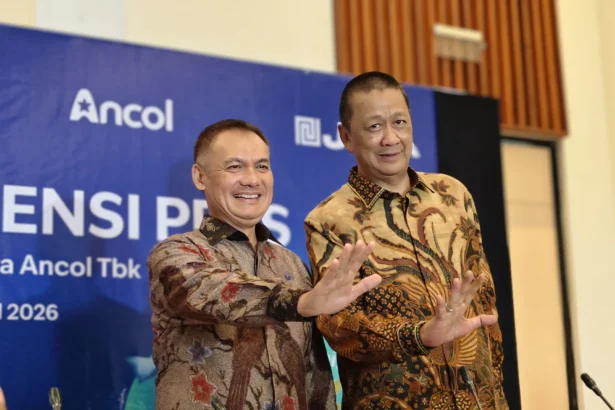 Komisaris Utama dan Komisaris Independen Ancol PJAA, Irfan Setiaputra (kanan) Direktur Utama PJAA Syahmudrian Lubis (kiri). (Sumber: Owrite/Anisa Aulia)