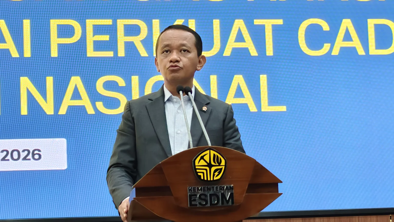 Menteri ESDM, Bahlil Lahadalia saat membahas soal BBM Nonsubsidi yang naik. (Sumber: Owrite/Iren Natania)