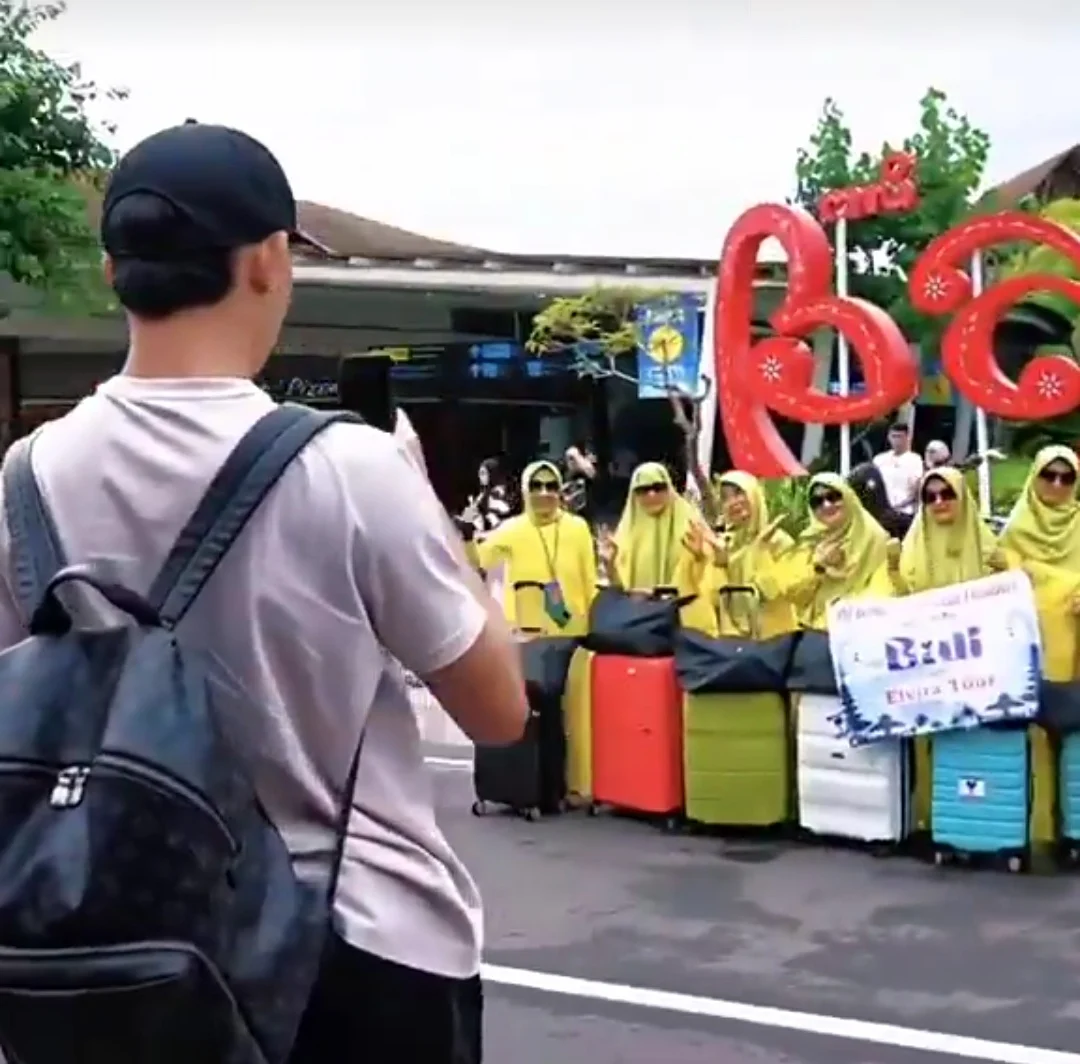 Rizki Ridho Jadi Fotografer Dadakan Emak-Emak