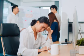 Ilustrasi bekerja di kantor