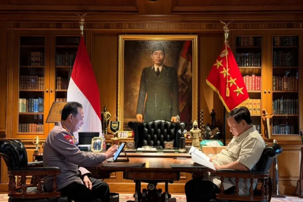 Kapolri Jenderal Listyo Sigit Prabowo melaporkan perkembangan program internal kepolisian dan program nasional ke Presiden Prabowo Subianto.