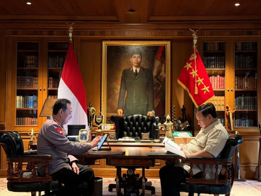 Kapolri Jenderal Listyo Sigit Prabowo melaporkan perkembangan program internal kepolisian dan program nasional ke Presiden Prabowo Subianto.