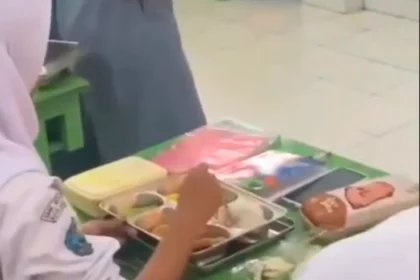 Viral di media sosial seekor tikus nampak muncul di rantang Makan Bergizi Gratis (MBG)