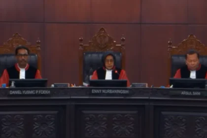 Sidang Pemeriksaan Pendahuluan atas Permohonan No. 100/PUU-XXIV/2026, terkait pengujian materiil Undang-Undang Nomor 17 Tahun 2025 tentang Anggaran Pendapatan Belanja Negara Tahun Anggaran 2026 (UU APBN 2026)