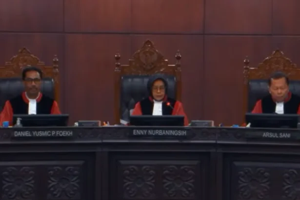 Sidang Pemeriksaan Pendahuluan atas Permohonan No. 100/PUU-XXIV/2026, terkait pengujian materiil Undang-Undang Nomor 17 Tahun 2025 tentang Anggaran Pendapatan Belanja Negara Tahun Anggaran 2026 (UU APBN 2026)