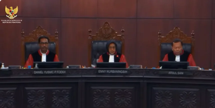 Sidang Pemeriksaan Pendahuluan atas Permohonan No. 100/PUU-XXIV/2026, terkait pengujian materiil Undang-Undang Nomor 17 Tahun 2025 tentang Anggaran Pendapatan Belanja Negara Tahun Anggaran 2026 (UU APBN 2026)