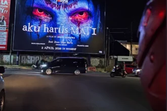 Baliho Film “Aku Harus Mati” Tuai Sorotan