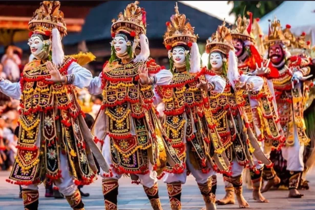 Tari Telek khas desa.